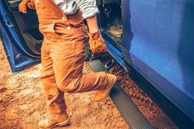 AMP Research - AMP Research 76364-01A PowerStep Plug-N-Play System - Image 4